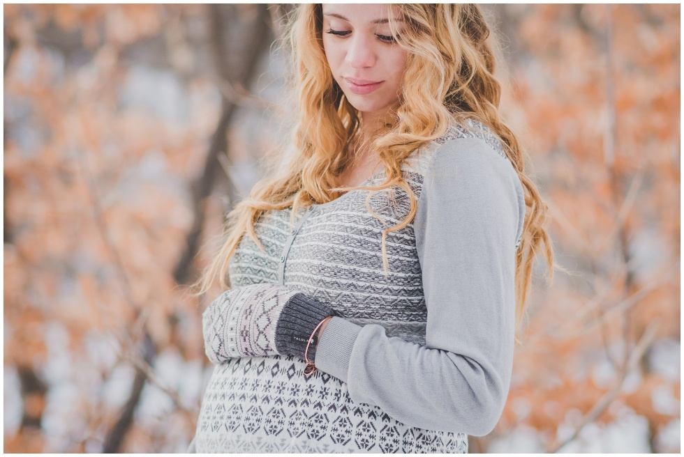 Winter maternity session, toronto maternity photographer