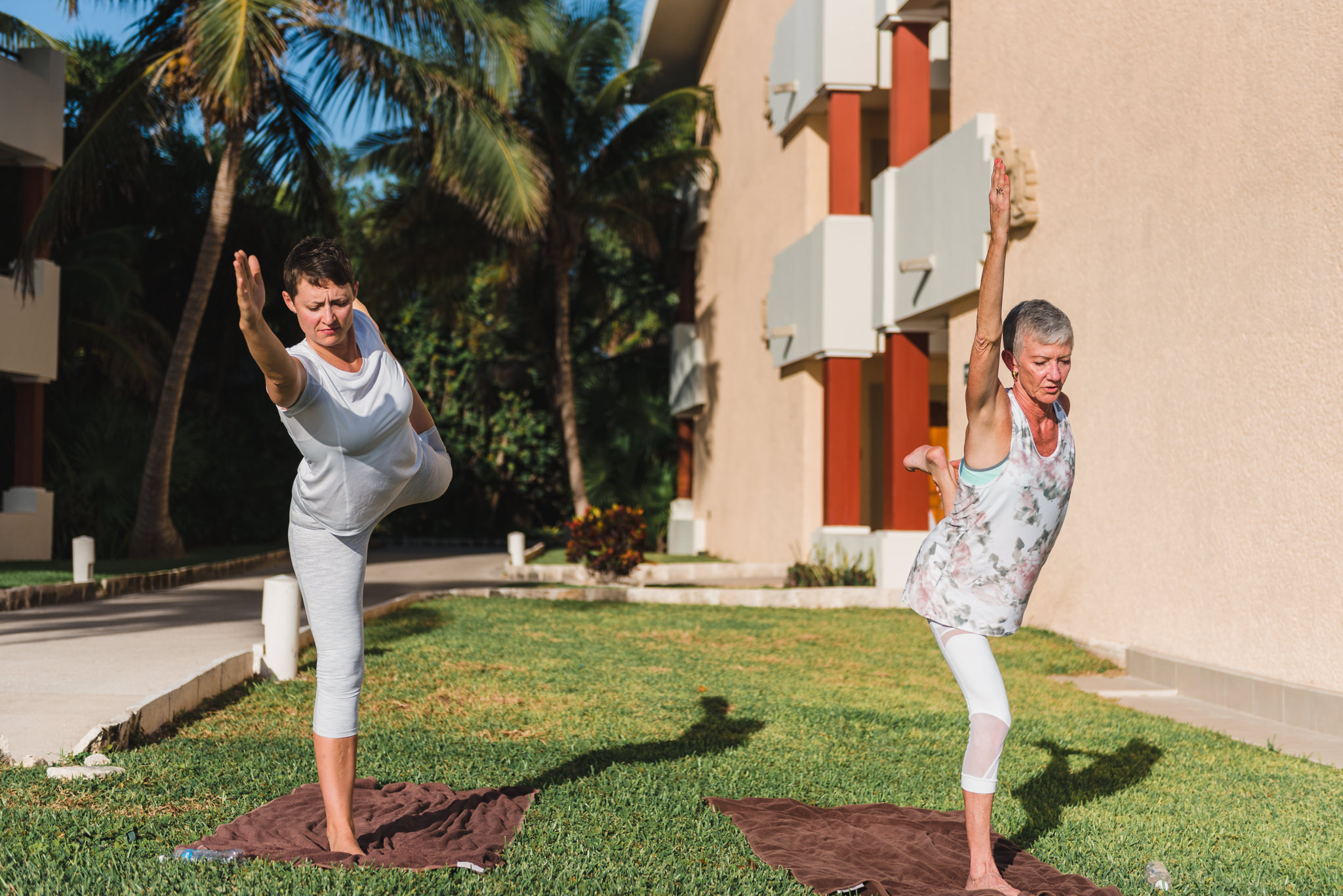 bride and her mother doing morning yoga how to be really relaxed during your destination wedding in Mexico