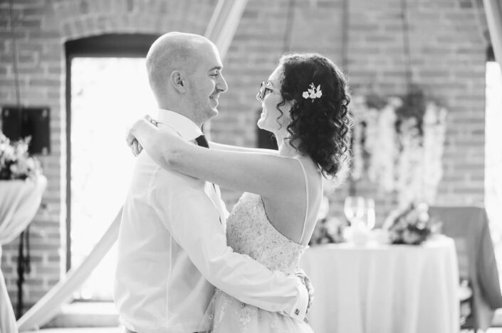 wedding couple dancing