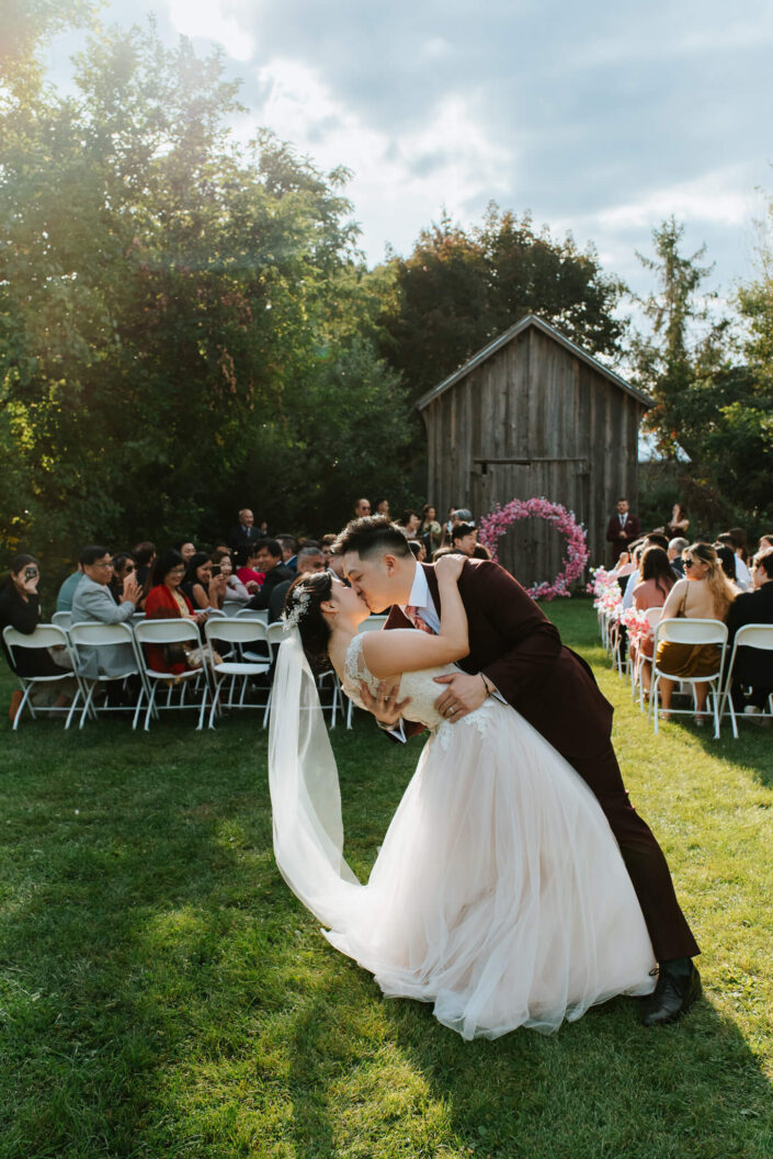 couple kissing